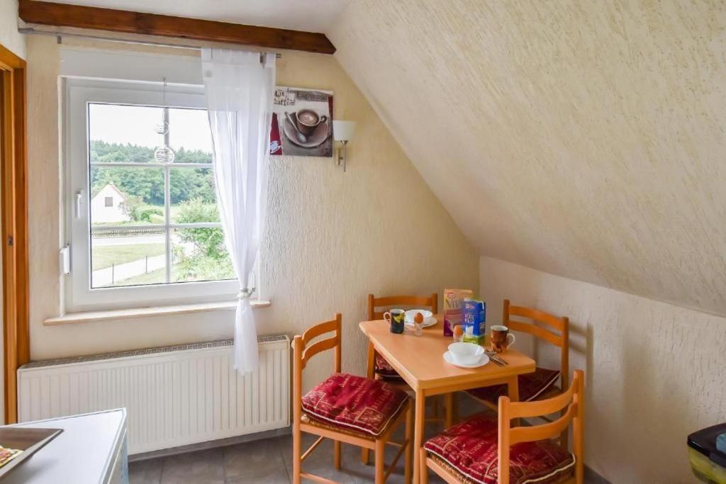 Ferienwohnung Karnitz Im Herzen Von Ruegen エクステリア 写真